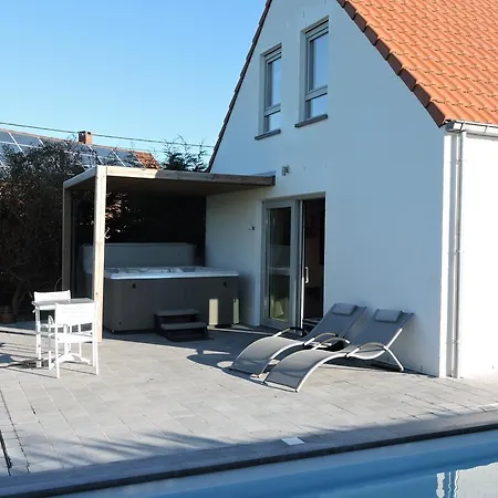 White Cocooning Villa